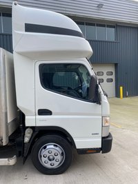 USED 2020 20 FUSO CANTER MITSUBISHI CANTER FUSO 7.5 TONNE FLATBED WITH SLEEPER POD AND TUCK AWAY TAIL LIFT 