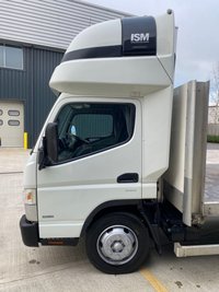 USED 2020 20 FUSO CANTER MITSUBISHI CANTER FUSO 7.5 TONNE FLATBED WITH SLEEPER POD AND TUCK AWAY TAIL LIFT 
