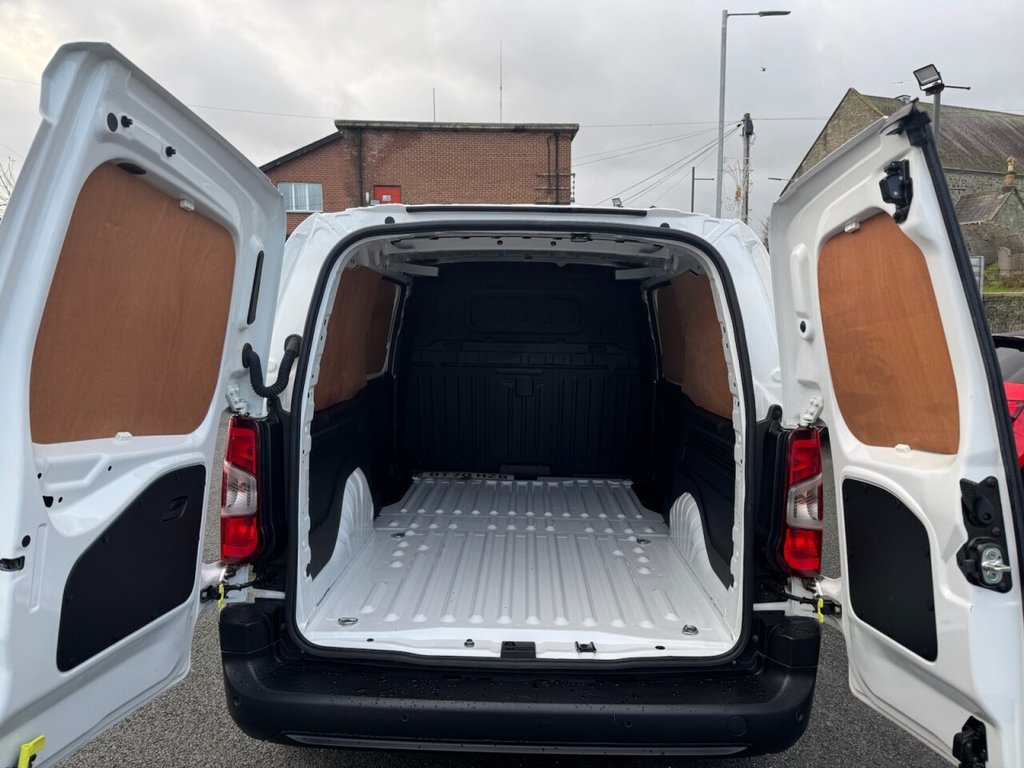 USED 2021 70 VAUXHALL COMBO 1.5 Turbo D 2300 Dynamic Panel Van 4dr Diesel Manual L2 H1 Euro 6 (100 ps) P SENSORS**AIR CON**BLUETOOTH