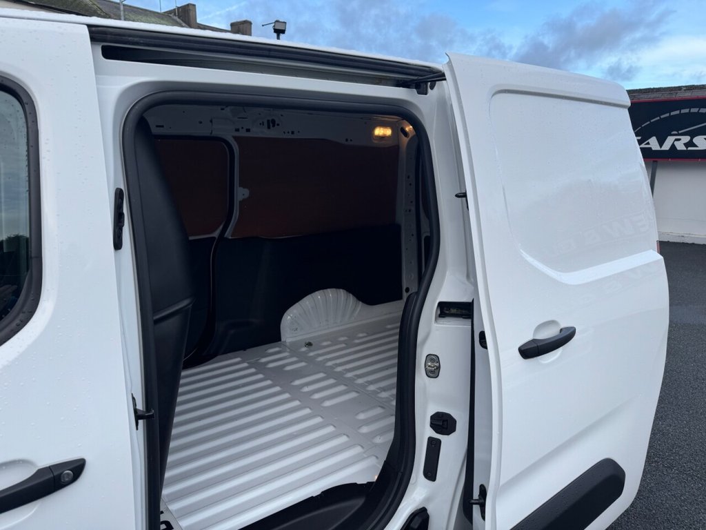 USED 2021 70 VAUXHALL COMBO 1.5 Turbo D 2300 Dynamic Panel Van 4dr Diesel Manual L2 H1 Euro 6 (100 ps) P SENSORS**AIR CON**BLUETOOTH
