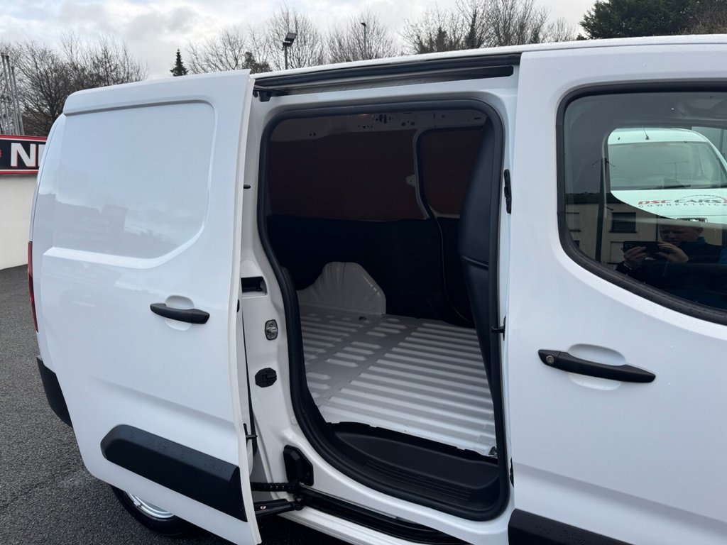 USED 2021 70 VAUXHALL COMBO 1.5 Turbo D 2300 Dynamic Panel Van 4dr Diesel Manual L2 H1 Euro 6 (100 ps) P SENSORS**AIR CON**BLUETOOTH