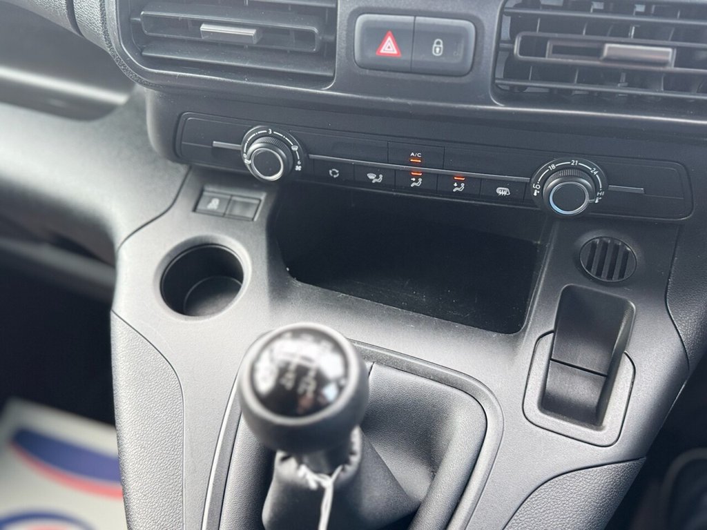 USED 2021 70 VAUXHALL COMBO 1.5 Turbo D 2300 Dynamic Panel Van 4dr Diesel Manual L2 H1 Euro 6 (100 ps) P SENSORS**AIR CON**BLUETOOTH