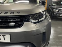 USED 2017 17 LAND ROVER DISCOVERY 5 3.0 TD V6 First Edition SUV 5dr Diesel Auto 4WD Euro 6 (s/s) (258 ps) RARE FIRST EDITION - SILICONE SILVER - 7 SERVICES TO 71K - LOW OWNERS - GLASS PANORAMIC ROOF - HEATED AND COOLED FRONT + REAR SEATS - 360 CAMERAS - EBONY LEATHER INTERIOR - SIDE STEPS