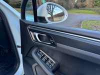 USED 2015 65 PORSCHE MACAN 2.0T SUV 5dr Petrol PDK 4WD Euro 6 (s/s) (237 ps) 