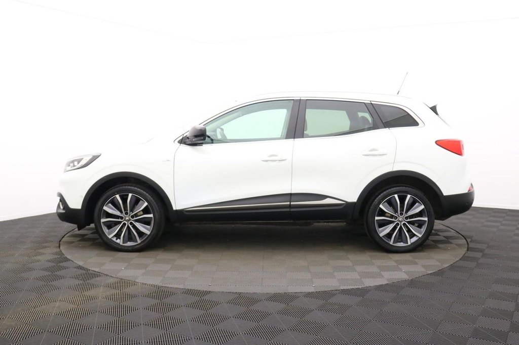 USED 2017 67 RENAULT KADJAR 1.2 TCe Signature Nav SUV 5dr Petrol Manual Euro 6 (s/s) (130 ps) Sat Nav Sunroof