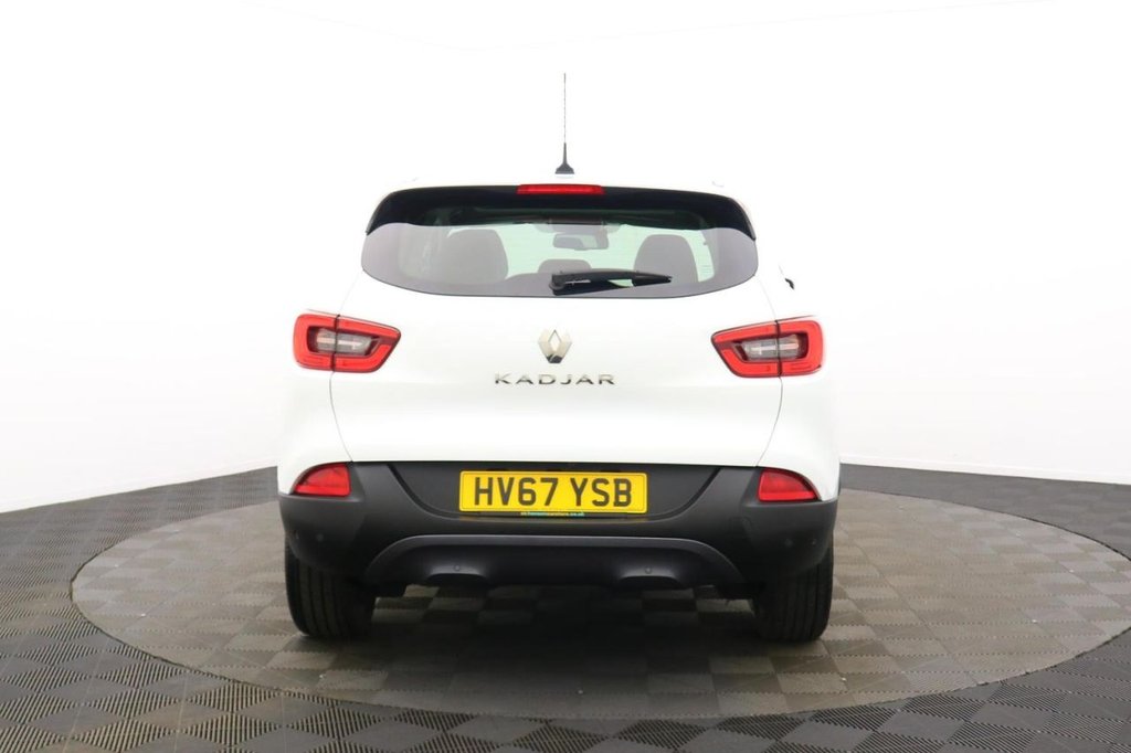 USED 2017 67 RENAULT KADJAR 1.2 TCe Signature Nav SUV 5dr Petrol Manual Euro 6 (s/s) (130 ps) Sat Nav Sunroof