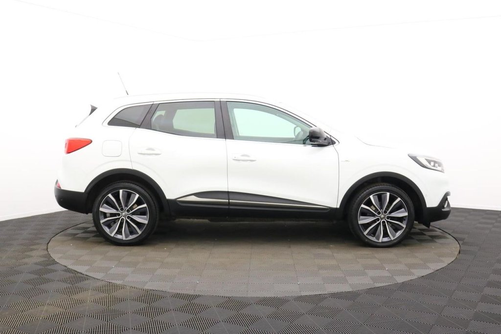 USED 2017 67 RENAULT KADJAR 1.2 TCe Signature Nav SUV 5dr Petrol Manual Euro 6 (s/s) (130 ps) Sat Nav Sunroof