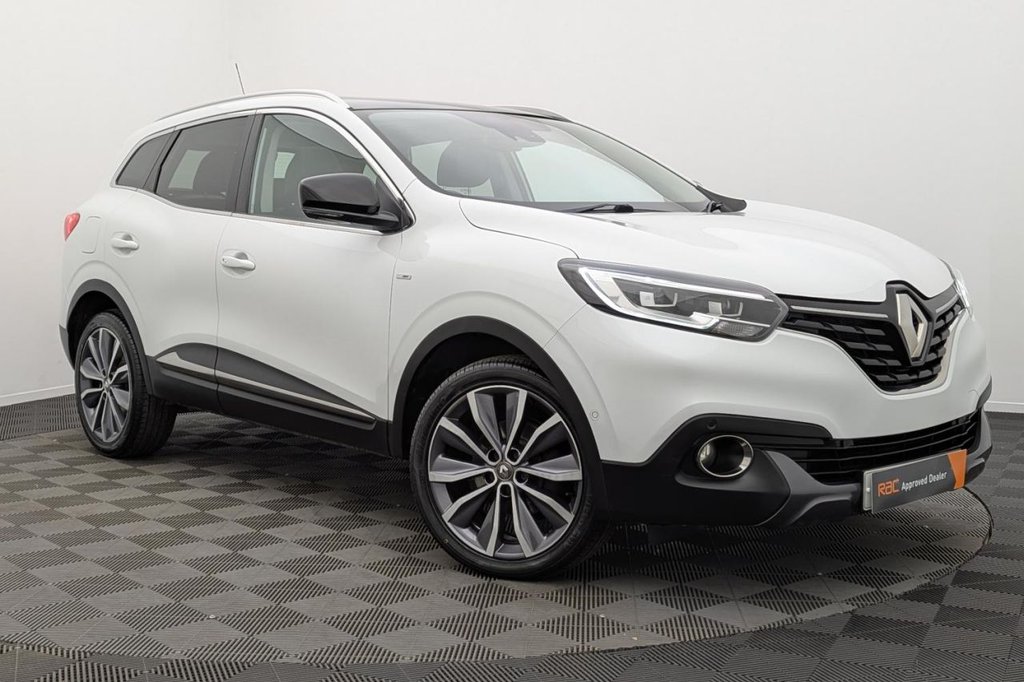 USED 2017 67 RENAULT KADJAR 1.2 TCe Signature Nav SUV 5dr Petrol Manual Euro 6 (s/s) (130 ps) Sat Nav Sunroof