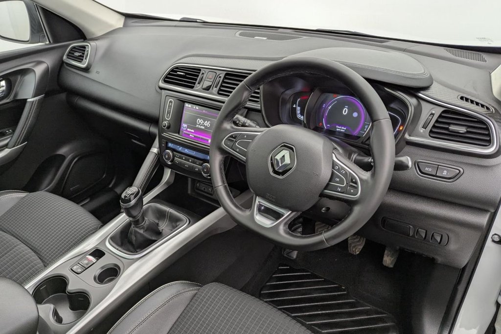 USED 2017 67 RENAULT KADJAR 1.2 TCe Signature Nav SUV 5dr Petrol Manual Euro 6 (s/s) (130 ps) Sat Nav Sunroof