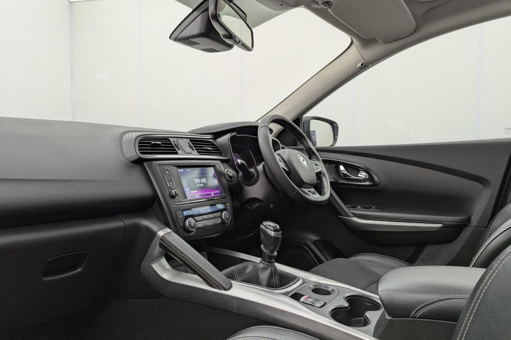 USED 2017 67 RENAULT KADJAR 1.2 TCe Signature Nav SUV 5dr Petrol Manual Euro 6 (s/s) (130 ps) Sat Nav Sunroof