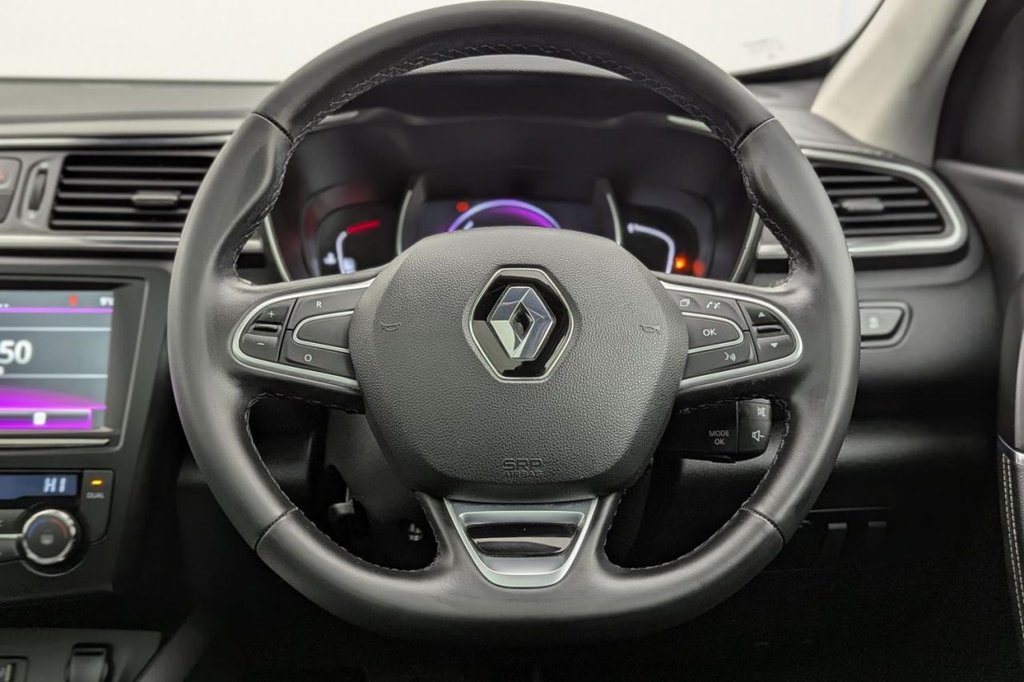 USED 2017 67 RENAULT KADJAR 1.2 TCe Signature Nav SUV 5dr Petrol Manual Euro 6 (s/s) (130 ps) Sat Nav Sunroof