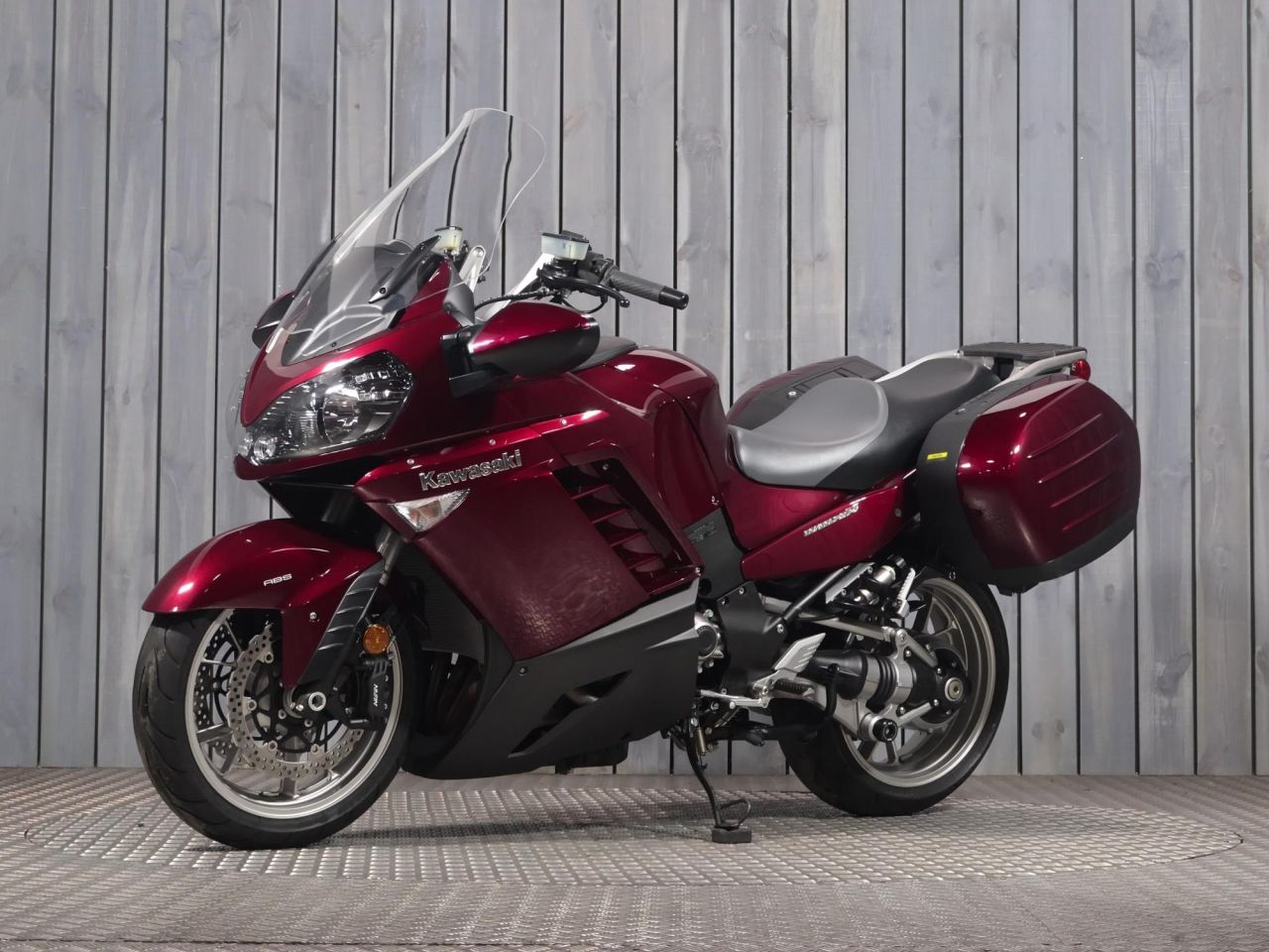 トゥーマジック レッド＆グリーン 2018 KAWASAKI GTR1400 RED with 1126 miles - Used Motorbikes