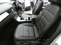 USED 2013 VOLKSWAGEN TOUAREG 3.0 TDI V6 BlueMotion Tech R-Line SUV 5dr Diesel Tiptronic 4WD Euro 5 (s/s) (204 ps) SAT NAV SUNROOF HEATED LEATHER INTERIOR PARKING SENSORS EXCELLENT SERVICE HISTORY 11 SERVICES TO 86, 426 MILES