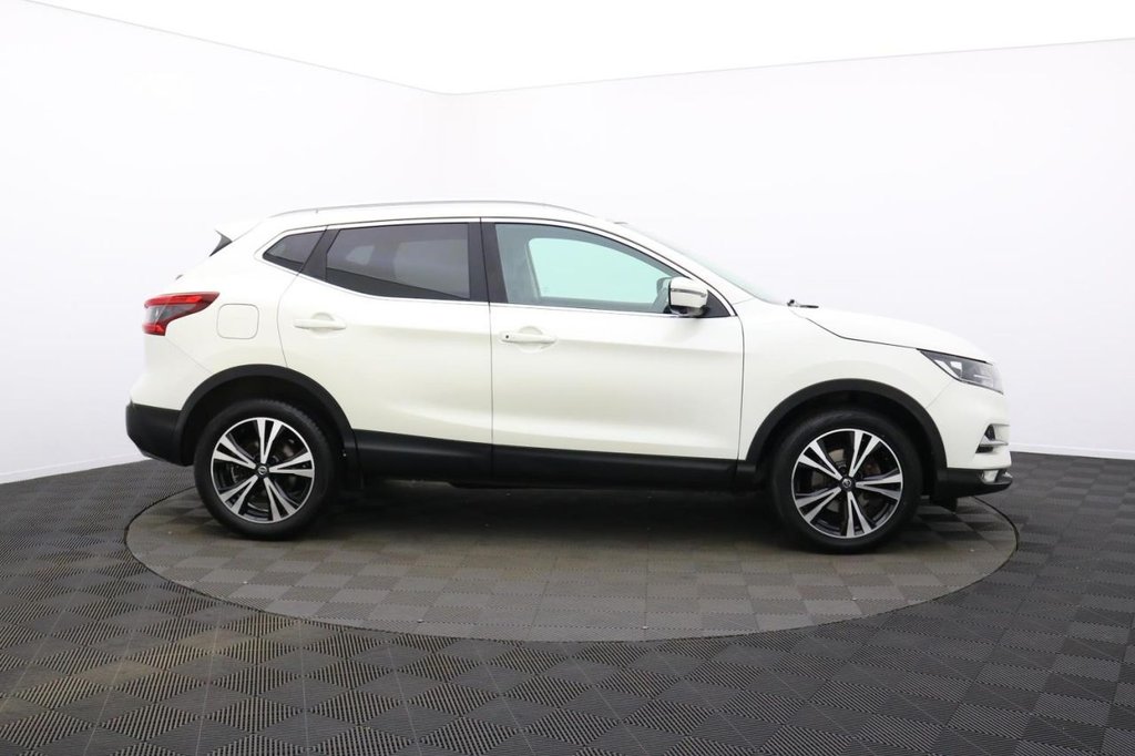 USED 2017 67 NISSAN QASHQAI 1.6 dCi N-Connecta SUV 5dr Diesel XTRON Euro 6 (s/s) (130 ps) Sat Nav Pan Roof