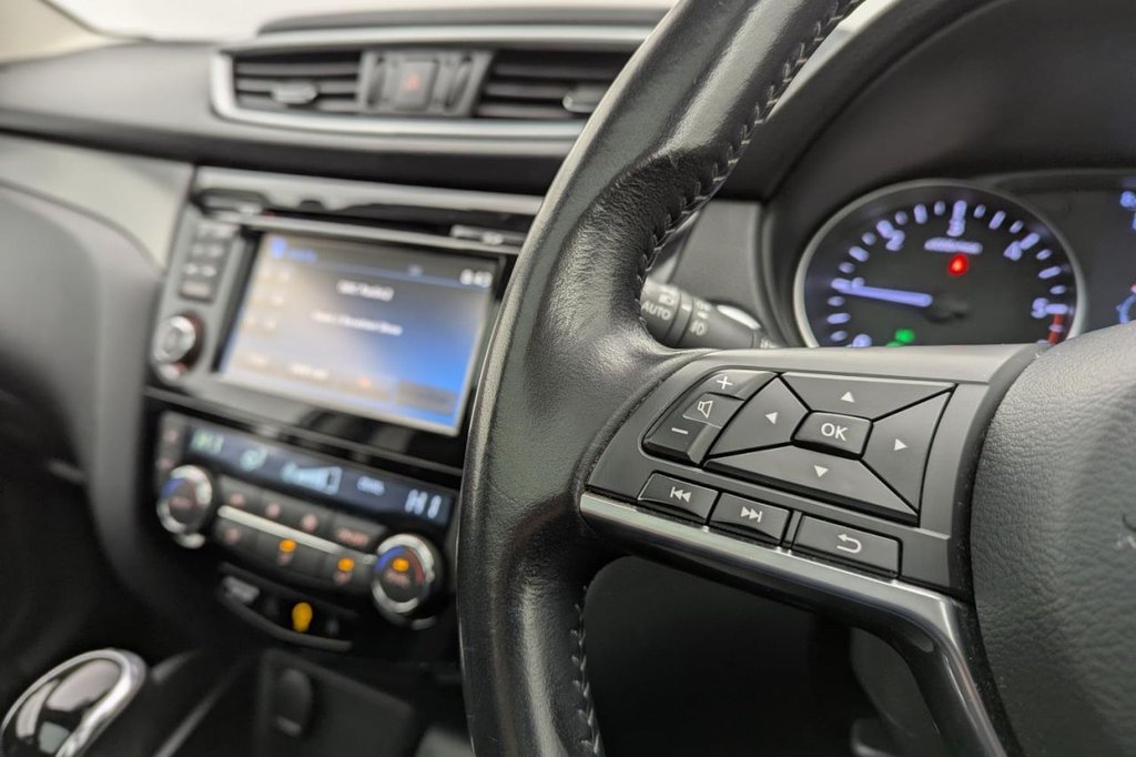 USED 2017 67 NISSAN QASHQAI 1.6 dCi N-Connecta SUV 5dr Diesel XTRON Euro 6 (s/s) (130 ps) Sat Nav Pan Roof