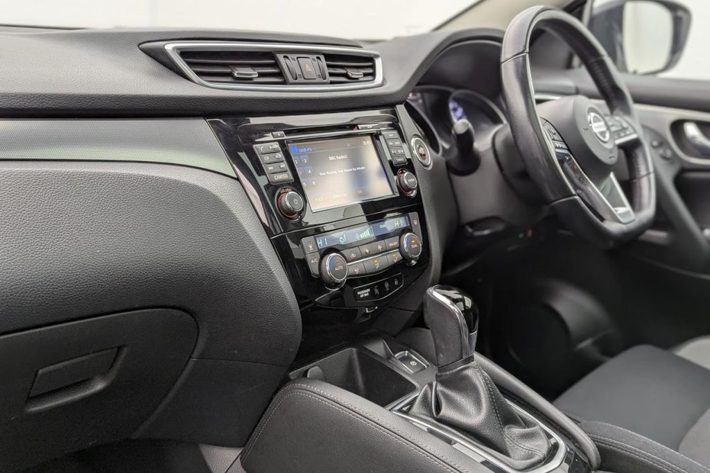 USED 2017 67 NISSAN QASHQAI 1.6 dCi N-Connecta SUV 5dr Diesel XTRON Euro 6 (s/s) (130 ps) Sat Nav Pan Roof