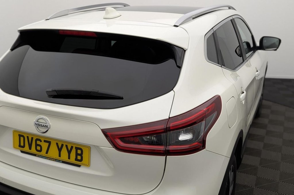 USED 2017 67 NISSAN QASHQAI 1.6 dCi N-Connecta SUV 5dr Diesel XTRON Euro 6 (s/s) (130 ps) Sat Nav Pan Roof