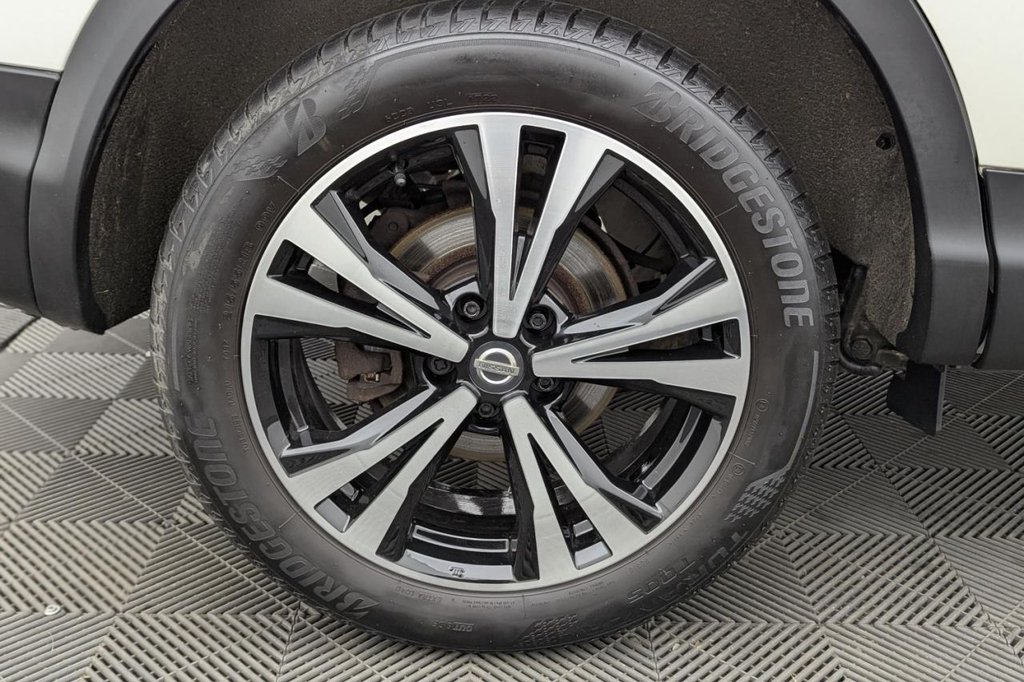USED 2017 67 NISSAN QASHQAI 1.6 dCi N-Connecta SUV 5dr Diesel XTRON Euro 6 (s/s) (130 ps) Sat Nav Pan Roof