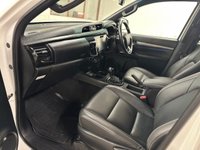 USED 2022 72 TOYOTA HILUX 2.8 D-4D Invincible X Pickup Double Cab 4dr Diesel Auto 4WD Euro 6 (s/s) (204 ps) *FANTASTIC CONDITION INSIDE & OUT*
