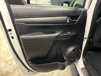 USED 2022 72 TOYOTA HILUX 2.8 D-4D Invincible X Pickup Double Cab 4dr Diesel Auto 4WD Euro 6 (s/s) (204 ps) *FANTASTIC CONDITION INSIDE & OUT*