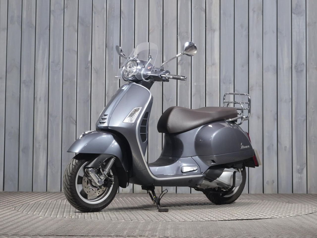 Motorcycle Vespa Gts 300 Hpe Touring 2022 Vespa GTS Classic 300