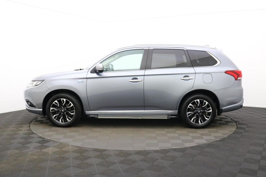 USED 2017 17 MITSUBISHI OUTLANDER 2.0h 12kWh 4hs SUV 5dr Petrol Plug-in Hybrid CVT 4WD Euro 6 (s/s) (200 ps) Sat Nav Sunroof
