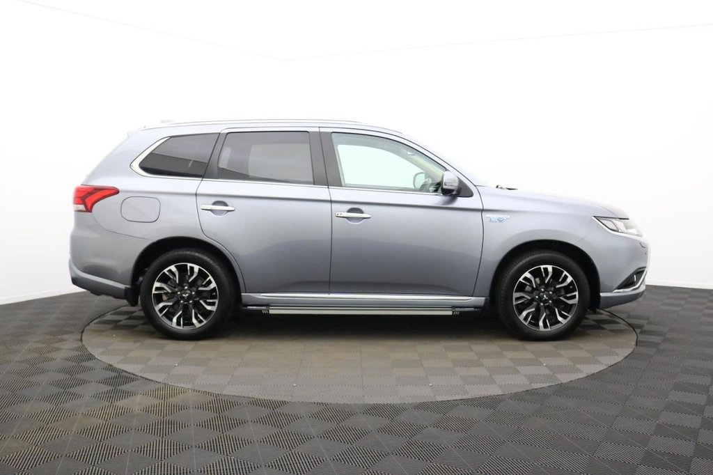 USED 2017 17 MITSUBISHI OUTLANDER 2.0h 12kWh 4hs SUV 5dr Petrol Plug-in Hybrid CVT 4WD Euro 6 (s/s) (200 ps) Sat Nav Sunroof