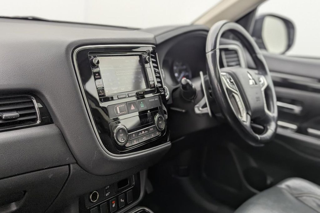 USED 2017 17 MITSUBISHI OUTLANDER 2.0h 12kWh 4hs SUV 5dr Petrol Plug-in Hybrid CVT 4WD Euro 6 (s/s) (200 ps) Sat Nav Sunroof