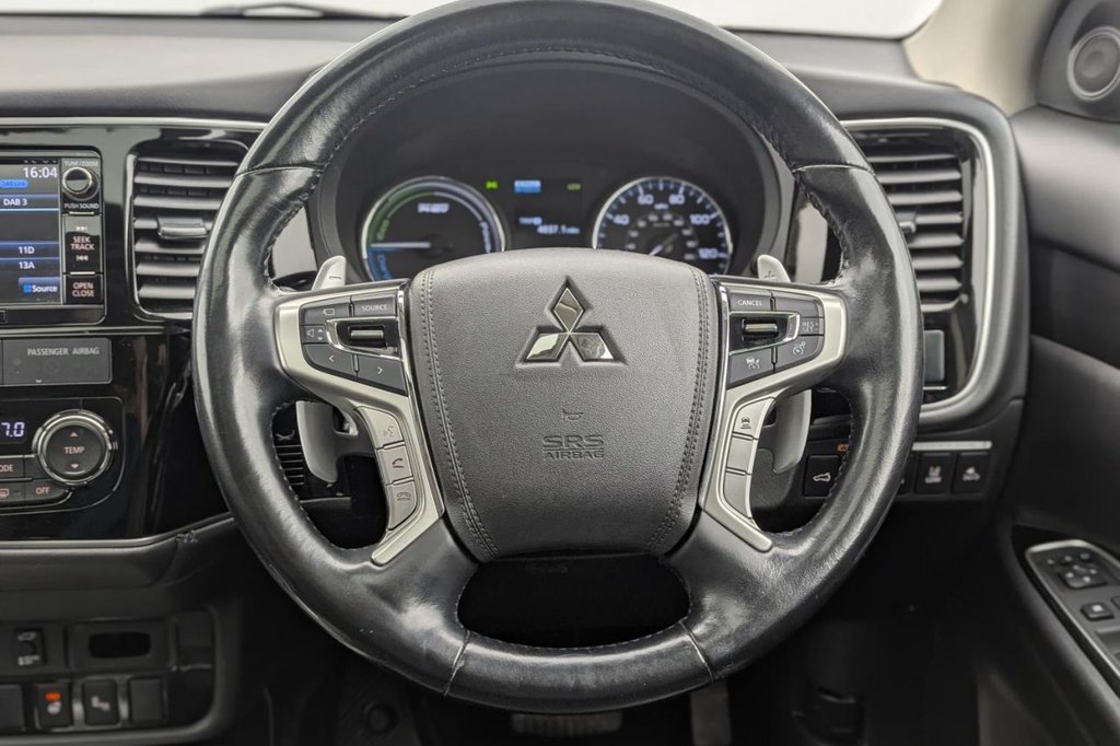 USED 2017 17 MITSUBISHI OUTLANDER 2.0h 12kWh 4hs SUV 5dr Petrol Plug-in Hybrid CVT 4WD Euro 6 (s/s) (200 ps) Sat Nav Sunroof