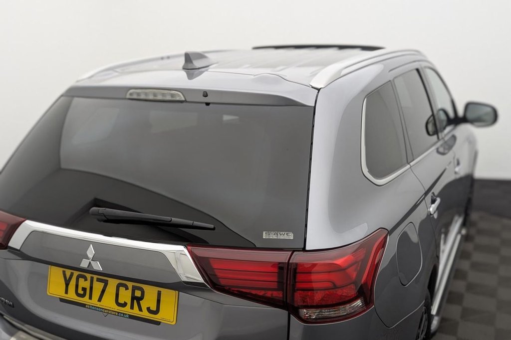 USED 2017 17 MITSUBISHI OUTLANDER 2.0h 12kWh 4hs SUV 5dr Petrol Plug-in Hybrid CVT 4WD Euro 6 (s/s) (200 ps) Sat Nav Sunroof