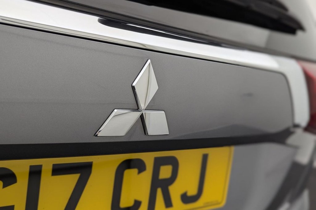 USED 2017 17 MITSUBISHI OUTLANDER 2.0h 12kWh 4hs SUV 5dr Petrol Plug-in Hybrid CVT 4WD Euro 6 (s/s) (200 ps) Sat Nav Sunroof