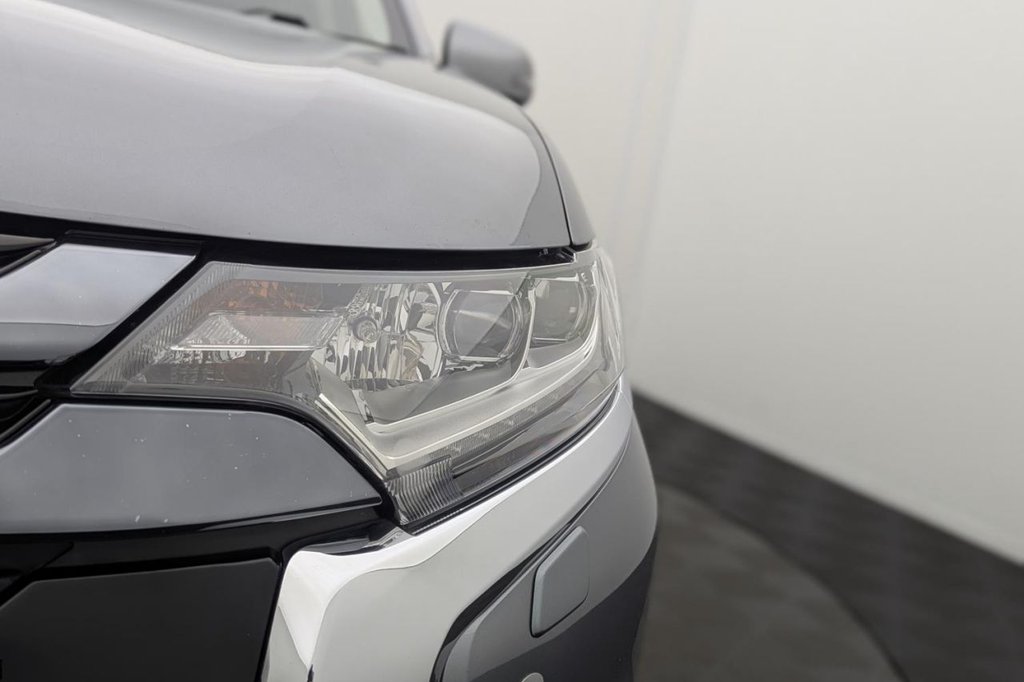 USED 2017 17 MITSUBISHI OUTLANDER 2.0h 12kWh 4hs SUV 5dr Petrol Plug-in Hybrid CVT 4WD Euro 6 (s/s) (200 ps) Sat Nav Sunroof