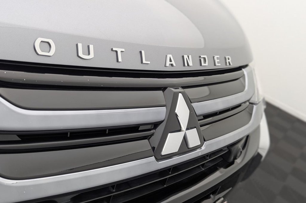 USED 2017 17 MITSUBISHI OUTLANDER 2.0h 12kWh 4hs SUV 5dr Petrol Plug-in Hybrid CVT 4WD Euro 6 (s/s) (200 ps) Sat Nav Sunroof