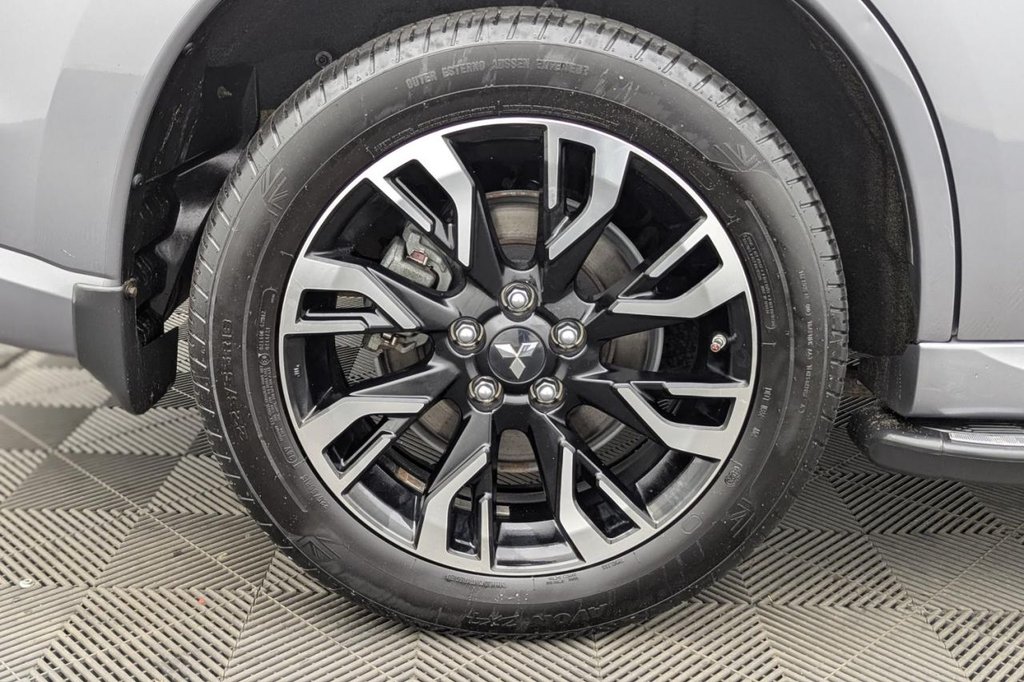 USED 2017 17 MITSUBISHI OUTLANDER 2.0h 12kWh 4hs SUV 5dr Petrol Plug-in Hybrid CVT 4WD Euro 6 (s/s) (200 ps) Sat Nav Sunroof