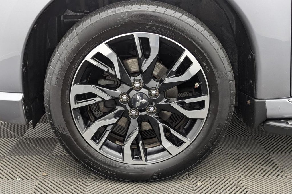 USED 2017 17 MITSUBISHI OUTLANDER 2.0h 12kWh 4hs SUV 5dr Petrol Plug-in Hybrid CVT 4WD Euro 6 (s/s) (200 ps) Sat Nav Sunroof