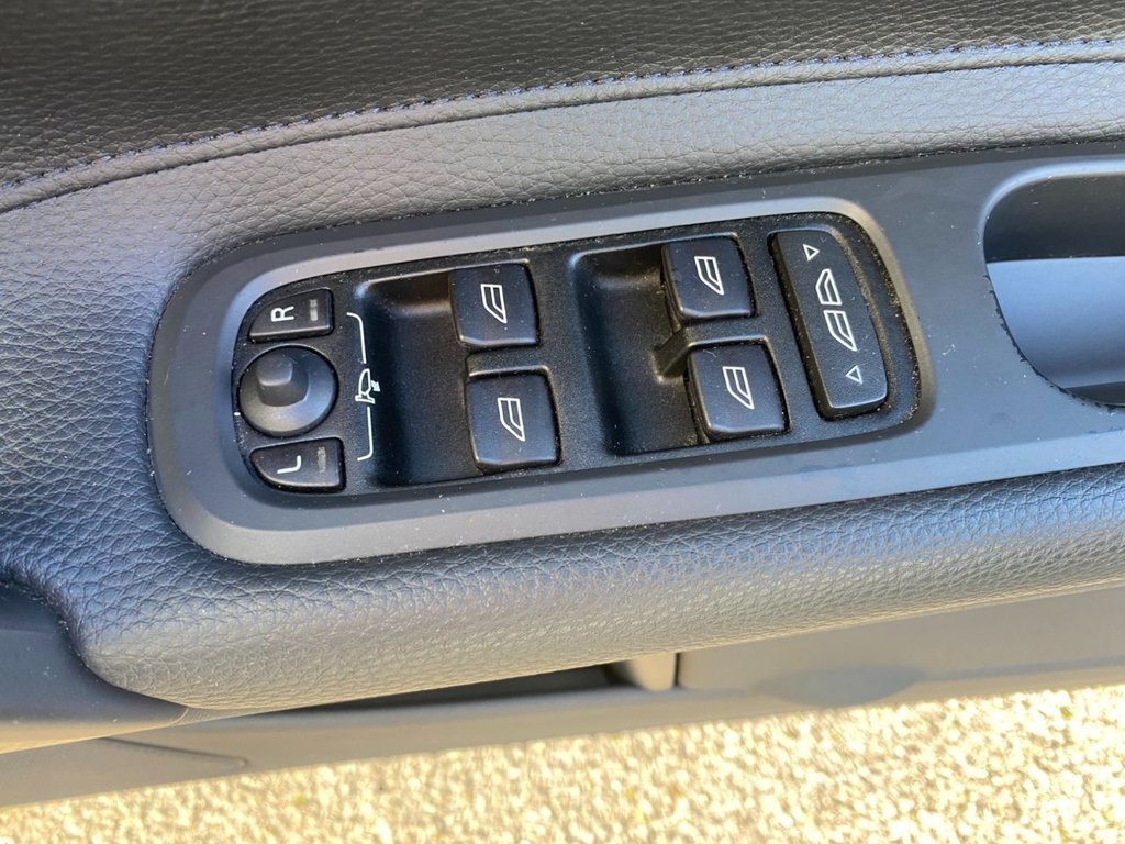 USED 2006 56 VOLVO C70 2.4 D5 SE Lux Convertible 2dr Diesel Geartronic (193 g/km, 178 bhp) WINTER PACK