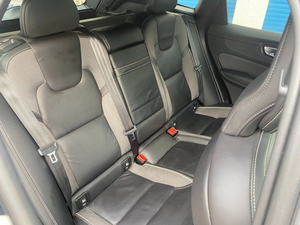 USED 2020 70 VOLVO XC60 2.0 D4 R-Design SUV 5dr Diesel Auto Euro 6 (s/s) (190 ps) SUNROOF HEATED SEATS