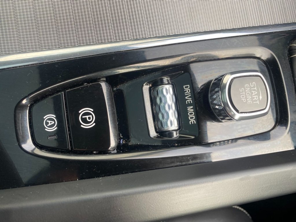 USED 2020 70 VOLVO XC60 2.0 D4 R-Design SUV 5dr Diesel Auto Euro 6 (s/s) (190 ps) SUNROOF HEATED SEATS
