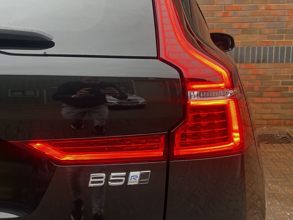 USED 2020 20 VOLVO XC60 2.0 B5 MHEV R-Design Pro SUV 5dr Petrol Hybrid Auto AWD Euro 6 (s/s) (250 ps) PANORAMIC ROOF|2 YEAR WARRANTY