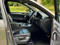 USED 2015 15 VOLKSWAGEN TOUAREG 3.0 TDI V6 BlueMotion Tech R-Line SUV 5dr Diesel Tiptronic 4WD Euro 6 (s/s) (262 ps) 