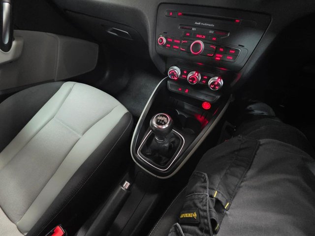 2014 AUDI A1 SPORTBACK TDI SPORT - Photo 11