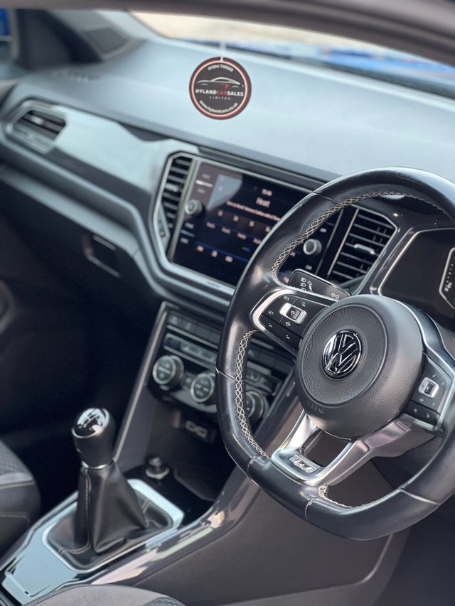 View our VOLKSWAGEN T-ROC