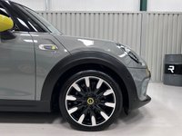 USED 2020 70 MINI Electric Hatch Cooper SE 32.6kWh Level 3 Hatchback 3dr Electric Auto (184 ps) LEVEL 3 | Park Assist | Nav