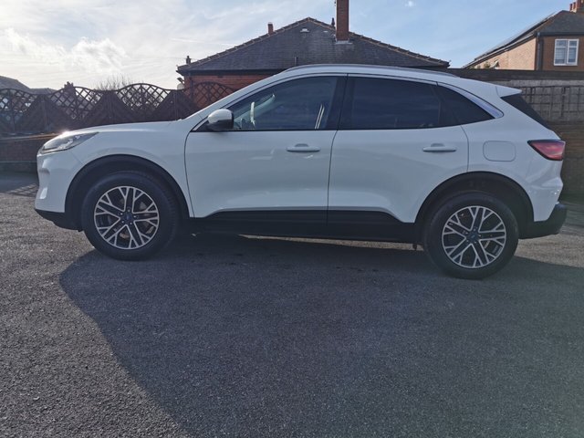 2021 FORD KUGA - Photo 4