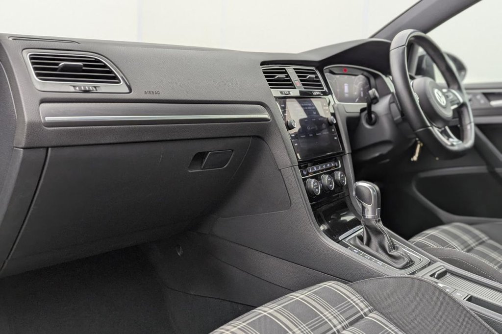 USED 2017 67 VOLKSWAGEN GOLF 2.0 TDI GTD Hatchback 5dr Diesel DSG Euro 6 (s/s) (184 ps) Sat Nav Apple Car Play