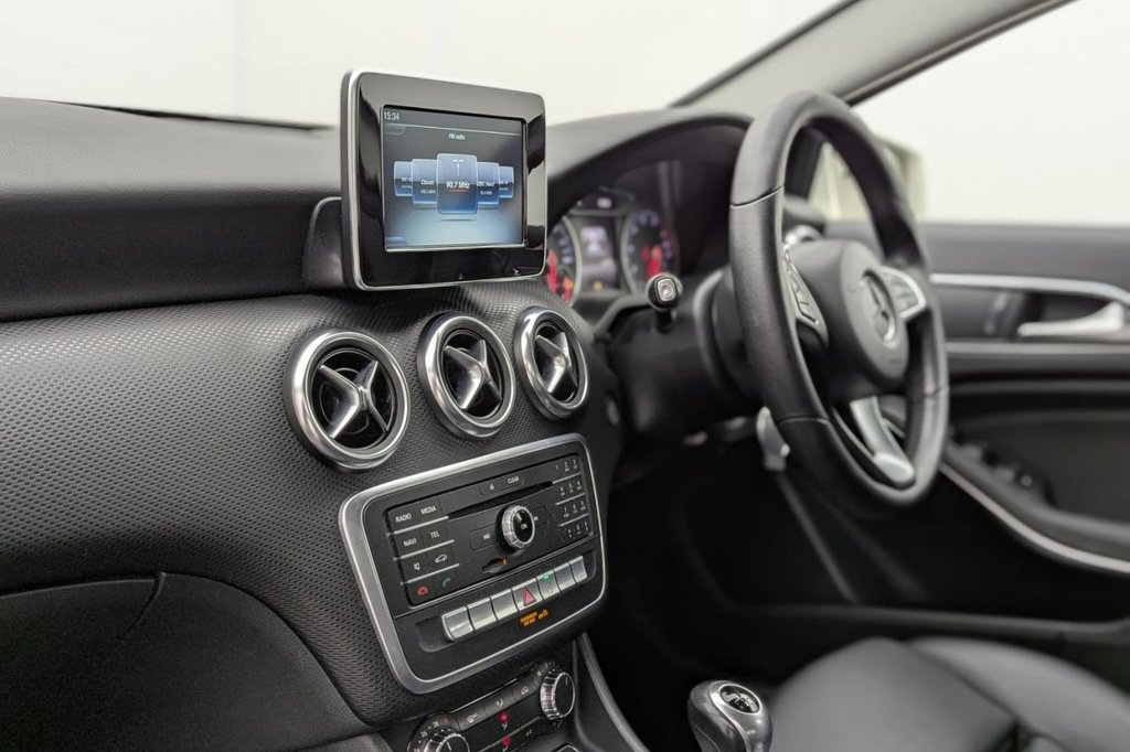 USED 2016 16 MERCEDES-BENZ A-CLASS 1.6 A180 SE Hatchback 5dr Petrol Manual Euro 6 (s/s) (122 ps) Apple Car Play DAB