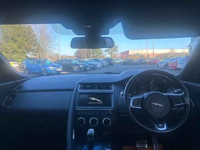 2019 JAGUAR E-PACE - Photo 9