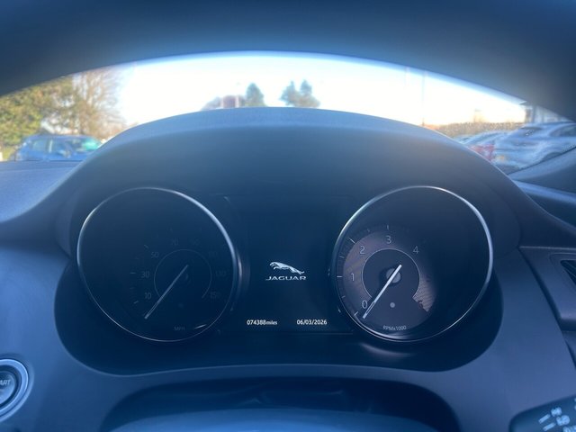 2019 JAGUAR E-PACE - Photo 12