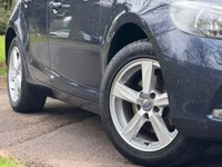 USED 2015 15 VOLVO V40 1.6 D2 SE Nav Hatchback 5dr Diesel Manual Euro 5 (s/s) (115 ps) 