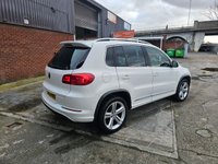 USED 2013 63 VOLKSWAGEN TIGUAN 2.0 TDI BlueMotion Tech R-Line SUV 5dr Diesel Manual 4WD Euro 5 (s/s) (140 ps) R-Line Design